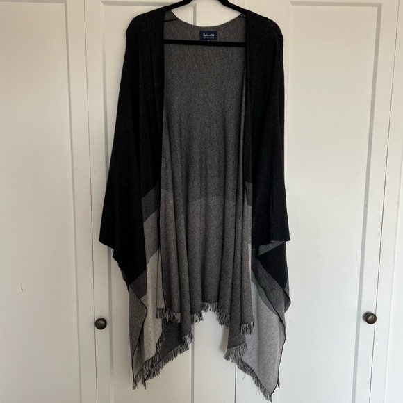 Splendid Ridgewood Poncho in Black and Grey Size Medium/Large - Picture 6 of 12